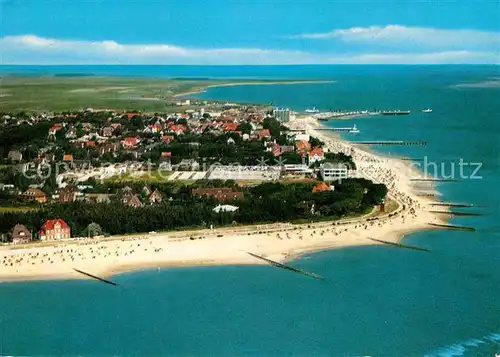 AK / Ansichtskarte Wyk Foehr Fliegeraufnahme mit Strand Kat. Wyk auf Foehr