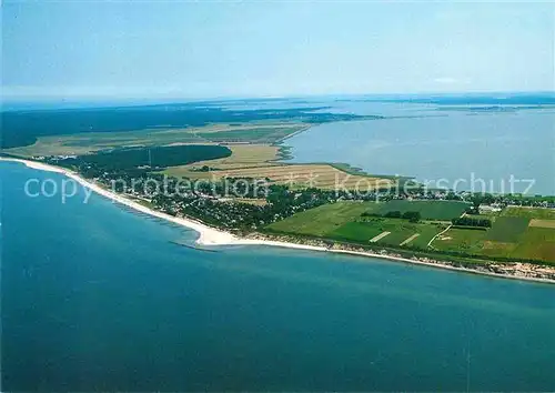 AK / Ansichtskarte Ahrenshoop Ostseebad Fliegeraufnahme mit Strand Kat. Ahrenshoop