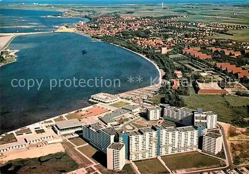 AK / Ansichtskarte Heiligenhafen Ostseebad Fliegeraufnahme Ferienpark mit Binnensee Kat. Heiligenhafen