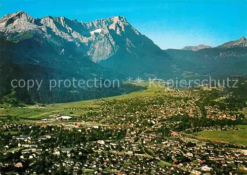 AK / Ansichtskarte Garmisch Partenkirchen mit Alpspitze Waxensteine Zugspitze Wettersteingebirge Fliegeraufnahme Kat. Garmisch Partenkirchen