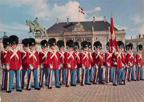 AK / Ansichtskarte Leibgarde Wache Copenhagen Amalienborg Palace Royal Guard  Kat. Polizei