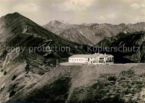 AK / Ansichtskarte Kleinwalsertal Kanzelwandbahn Bergstation mit Nebelhorn Gebirgspanorama Kat. Oesterreich