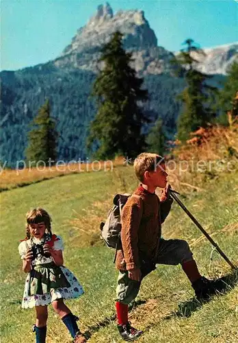 AK / Ansichtskarte Wandern Kinder Fernglas  Kat. Berge