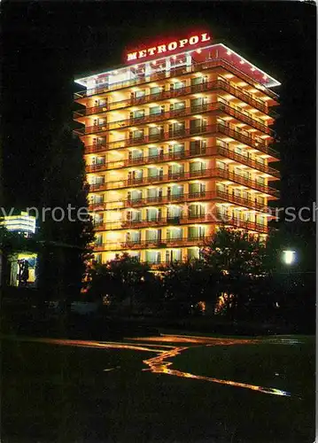 AK / Ansichtskarte Slatni Pjassazi Hotel Metropol Nachtaufnahme