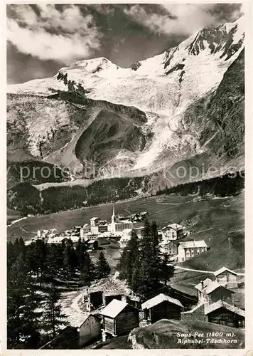 AK / Ansichtskarte Saas Fee Ortsansicht mit Blick zu Alphubel Taeschhorn Walliser Alpen Kat. Saas Fee