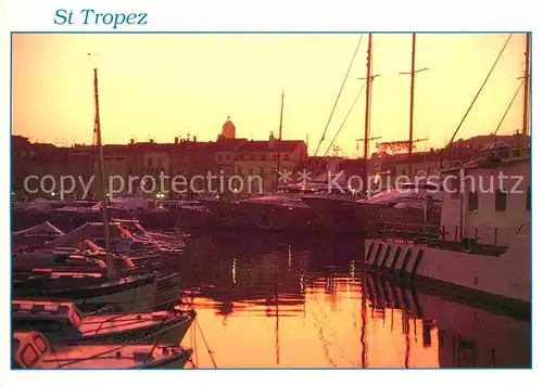 AK / Ansichtskarte Saint Tropez Var Abendstimmung am Hafen Yachten Cote d Azur Kat. Saint Tropez