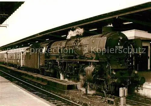 AK / Ansichtskarte Lokomotive Schnellzugdampflokomotive 01 1068 Osnabrueck Hauptbahnhof  Kat. Eisenbahn