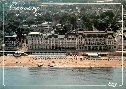 AK / Ansichtskarte Cabourg Fliegeraufnahme Grand Hotel und Strand Kat. Cabourg