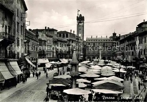 AK / Ansichtskarte Verona Veneto Piazza Erbe Kat. Verona