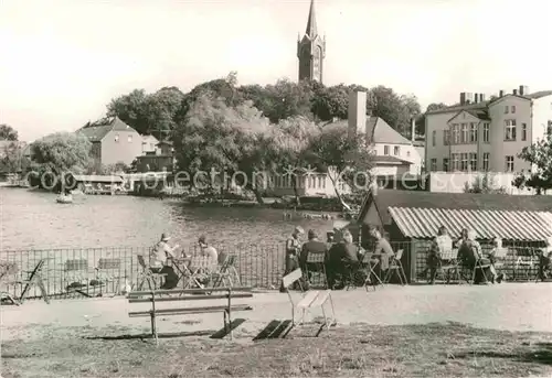 AK / Ansichtskarte Feldberg Mecklenburg Uferpromenade am Haussee Kirchturm Kat. Feldberger Seenlandschaft