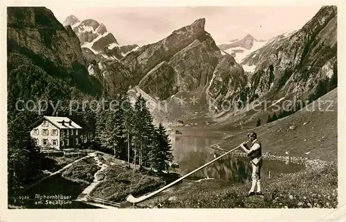 AK / Ansichtskarte Alphorn Alphornblaeser Seealpsee  Kat. Musik