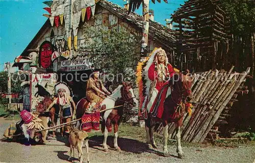 AK / Ansichtskarte Indianer Native American Caughnawaga Indian Reserve Canada Chief Poking Fire and Family  Kat. Regionales