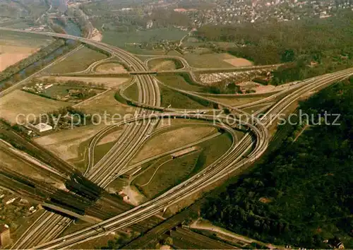 AK / Ansichtskarte Autobahn Fliegeraufnahme Autobahnknoten Kaiserberg Spaghettiknoten Kat. Autos