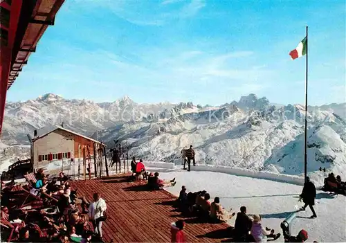 AK / Ansichtskarte Rifugio Monte Lagazuoi Berghuette Sonnenterrasse Alpenpanorama