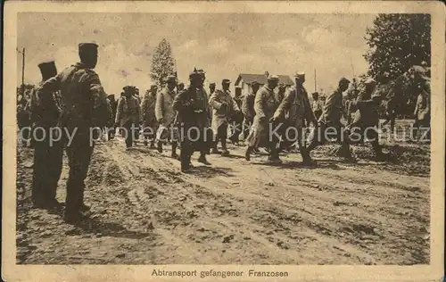 AK / Ansichtskarte Militaria Kriegsgefangene Abtransport Gefangener Franzosen WK1