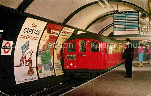 AK / Ansichtskarte U Bahn Subway Underground Metro Tube Train Piccadilly Circus Station London 