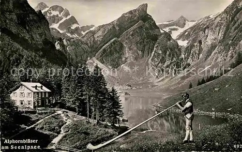 AK / Ansichtskarte Alphorn Alphornblaeser Seealpsee  Kat. Musik