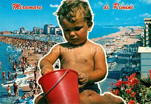 AK / Ansichtskarte Miramare di Rimini  Panorama Strand Spielendes Kind im Sand Kat. Rimini