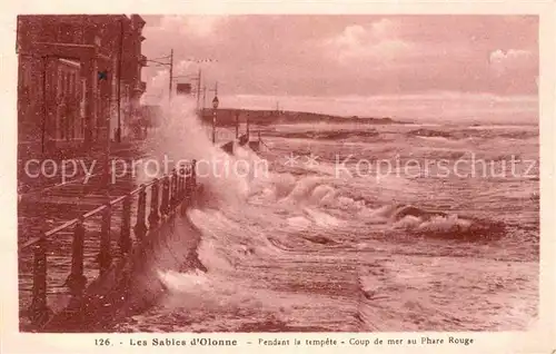 AK / Ansichtskarte Les Sables d Olonne Pendant la tempete Coup de mer au Phare Rouge Kat. Les Sables d Olonne