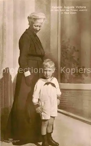 AK / Ansichtskarte Adel Preussen Kaiserin Auguste Victoria Sohn Prinz Joachim Haus Doorn  Kat. Koenigshaeuser