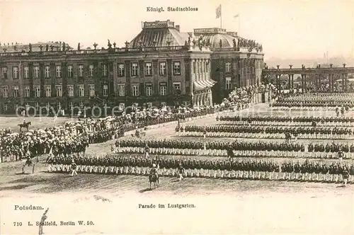 AK / Ansichtskarte Potsdam Koenigliches Stadtschloss Parade im Lustgarten Kat. Potsdam