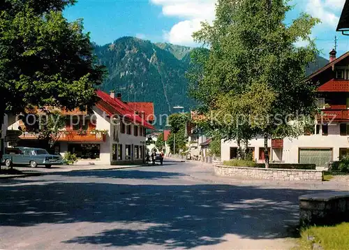 AK / Ansichtskarte Lenggries Bahnhofstrasse mit Blick zum Brauneck Bayerische Alpen Kat. Lenggries