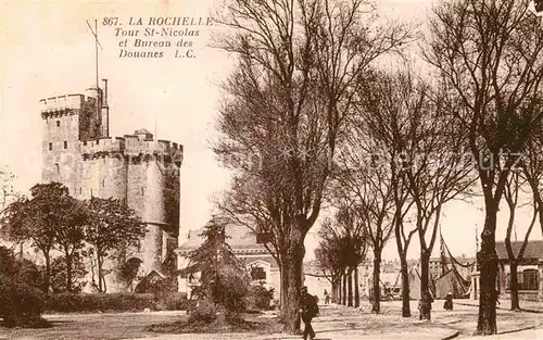 AK / Ansichtskarte La Rochelle Charente Maritime Tour St Nicolas et Bureau des Douanes Kat. La Rochelle