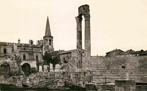 AK / Ansichtskarte Arles Bouches du Rhone Le Theatre antique et l Eglise Saint Charles Kat. Arles