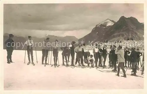 AK / Ansichtskarte St Moritz GR Skigruppe Kat. St Moritz