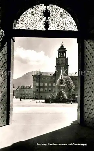 AK / Ansichtskarte Salzburg Oesterreich Residenzbrunnen und Glockenspiel Kat. Salzburg