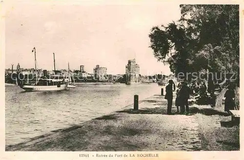 AK / Ansichtskarte La Rochelle Charente Maritime Entree du Port Kat. La Rochelle