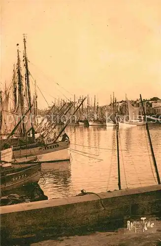 AK / Ansichtskarte Les Sables d Olonne Le Port Quai de la Chaume Kat. Les Sables d Olonne