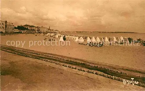 AK / Ansichtskarte Les Sables d Olonne La Plage Kat. Les Sables d Olonne