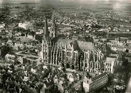 AK / Ansichtskarte Chartres Eure et Loir Vue aerienne La Cathedrale Kat. Chartres