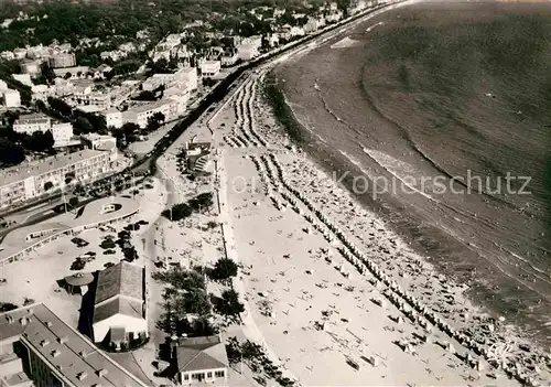 AK / Ansichtskarte Royan Charente Maritime Vue aerienne La Plage a l heure du Bain Kat. Poitiers Charentes