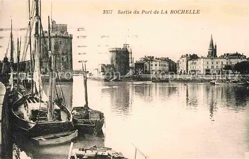 AK / Ansichtskarte La Rochelle Charente Maritime Sortie du Port Kat. La Rochelle