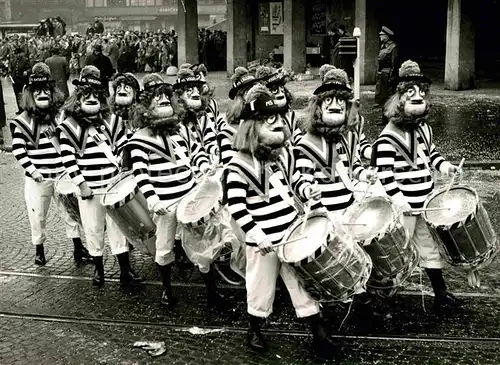 AK / Ansichtskarte Fasnacht Karneval Trommler Basel  Kat. Feiern und Feste