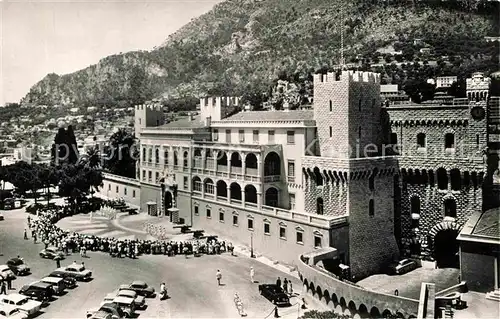 AK / Ansichtskarte Monaco Le Palais de SAS La Releve de la Garde devant l Entree du Palais Kat. Monaco