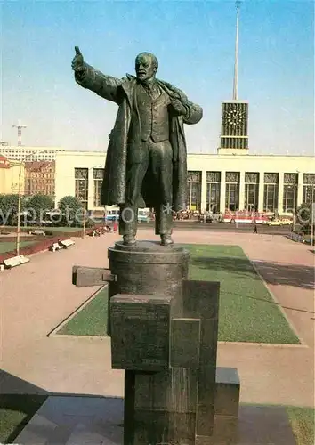 AK / Ansichtskarte St Petersburg Leningrad Monument to Lenin Finland Railway Terminus 