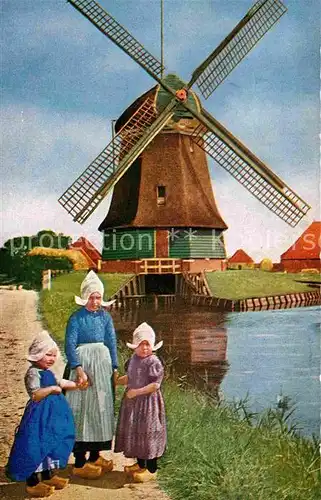 AK / Ansichtskarte Volendam Frau mit Kindern Trachten Windmuehle Kuenstlerkarte Kat. Niederlande