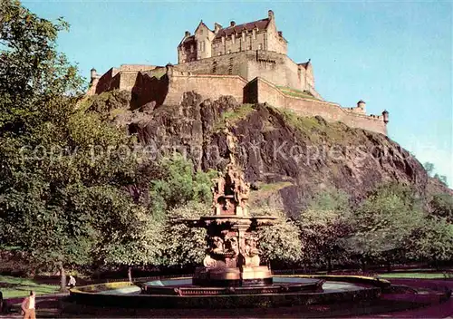 AK / Ansichtskarte Edinburgh Castle and Fountain Kat. Edinburgh