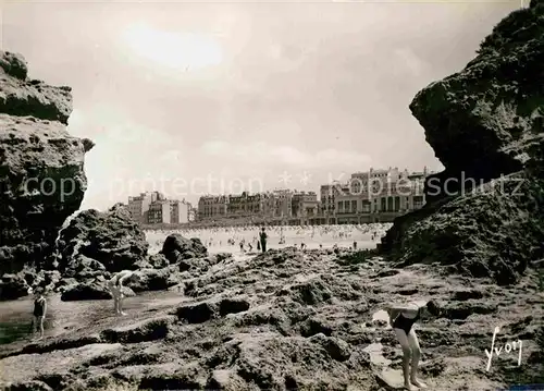 AK / Ansichtskarte Biarritz Pyrenees Atlantiques Grande Plage et le Casino Kat. Biarritz