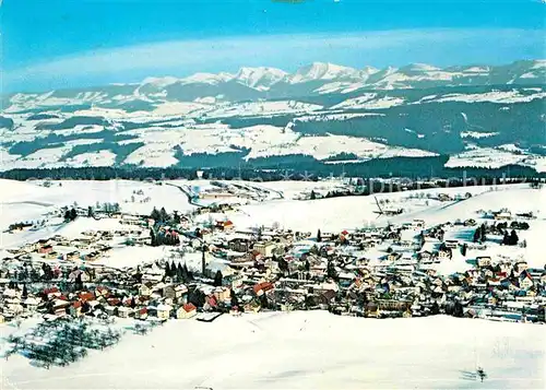 AK / Ansichtskarte Scheidegg Allgaeu Panorama Wintersportplatz mit Nagelfluhkette Allgaeuer Alpen Fliegeraufnahme Kat. Scheidegg
