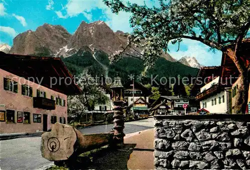 AK / Ansichtskarte Grainau Dorfplatz mit Waxenstein und Zugspitze Wettersteingebirge Kat. Grainau