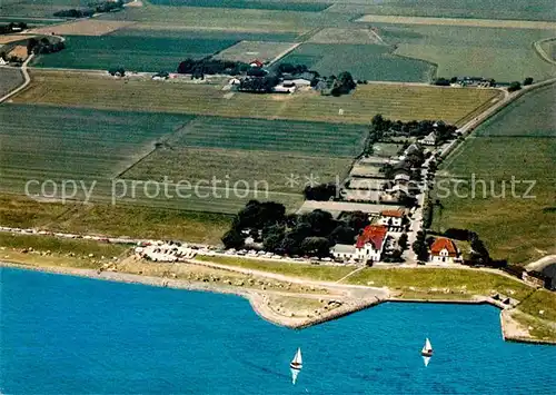 AK / Ansichtskarte Warwerort Fliegeraufnahme Strandhotel Das weisse Haus am Meer Kat. Warwerort