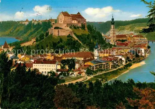 AK / Ansichtskarte Burghausen Salzach Stadtbild mit Burg Kat. Burghausen