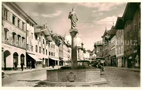 AK / Ansichtskarte Bad Toelz Ortsmotiv mit Brunnen Kat. Bad Toelz