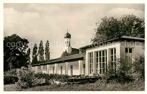 AK / Ansichtskarte Bad Heilbrunn Wandelhalle mit Kirche Kat. Bad Heilbrunn