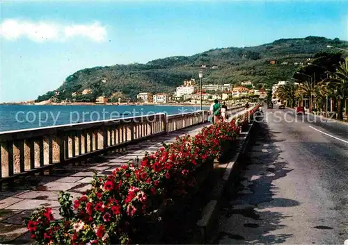 AK / Ansichtskarte Diano Marina Passeggiata a mare sfondo Capo Berta Riviera dei Fiori Kat. Italien