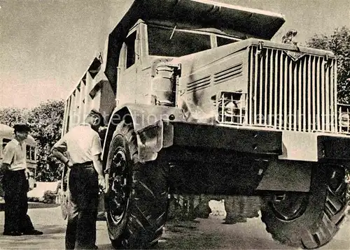 AK / Ansichtskarte Ausstellung USSR Industrial Exhibition 25 ton tip up lorry  Kat. Expositions
